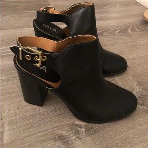 MIA black booties- block heel
